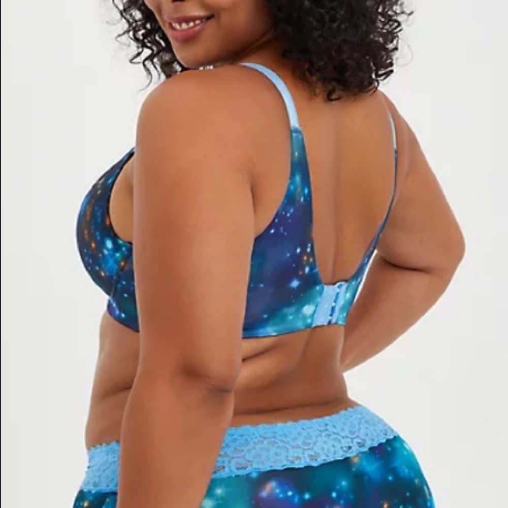 ❤️On Hold for Kathy❤️ Torrid Wire-Free Push-Up Back-Smoothing Bra, Size 46C - Picture 4 of 6